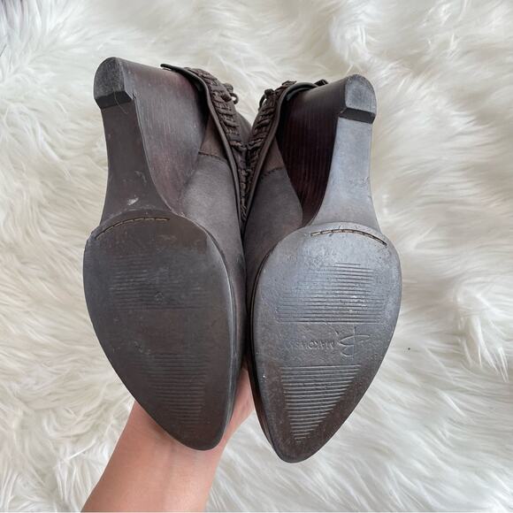 B. Makowsky | Women’s Brown Suede Addison Ankle Booties Boots Wedge Heel Pull-On - Picture 10 of 11